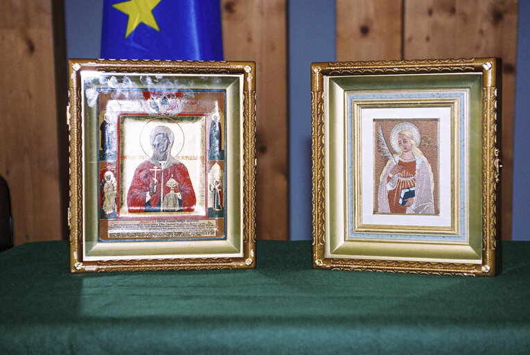 Christian icons are brought to the EP