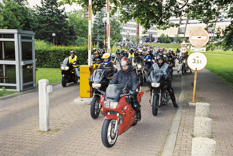 Foto 5: Ride Free Demonstration at the European Parliament in Strasbourg