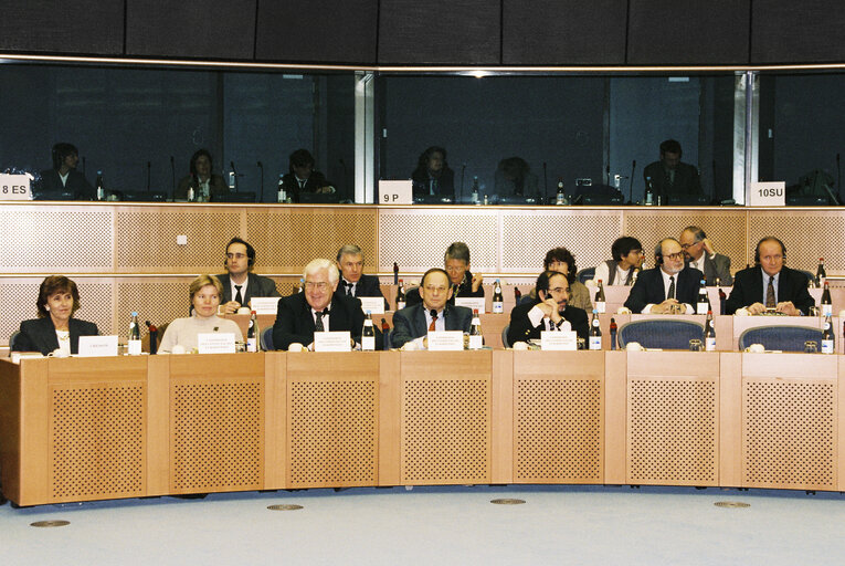 Photo 11 : Parliamentary Committee Meeting: Agreement on Socrates program