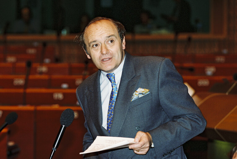 Suriet 3: Commissiner Yves-Thibault de SILGUY in plenary session at the EP in Strasbourg.