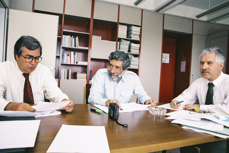 Nuotrauka 4: MEPs Joaquim MIRANDA, Sergio RIBEIRO and Honorio NOVO at the European Parliament in Strasbourg