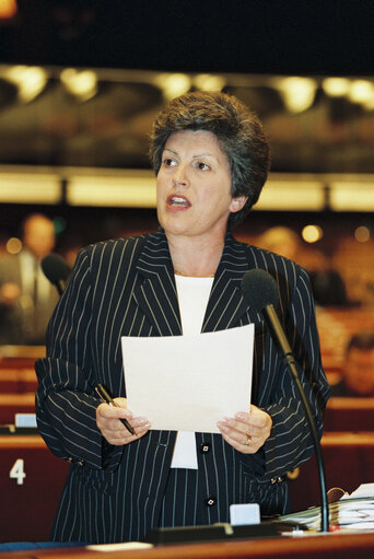 Photo 2 : Pauline GREEN in plenary session in Strasbourg