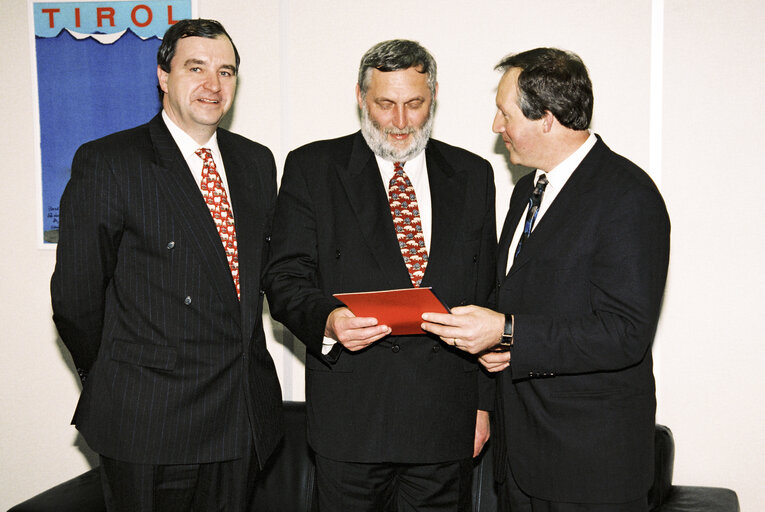 Fotó 2: Meeting with Commissioner Franz FISCHLER at the European Parliament in Strasbourg