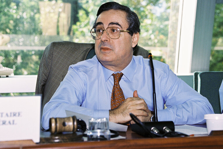 Fotó 1: The MEP Alonso Jose PUERTA during a meeting of the Committee on Institutional Affairs in Strasbourg in July 1996.