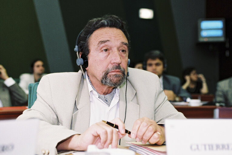 Fotografia 2: The MEP Antoni GUTIERREZ DIAZ during a meeting in Strasbourg in July 1996.