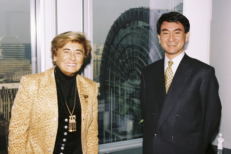Ursula SCHLEICHER meets with guest at the EP in Brussels