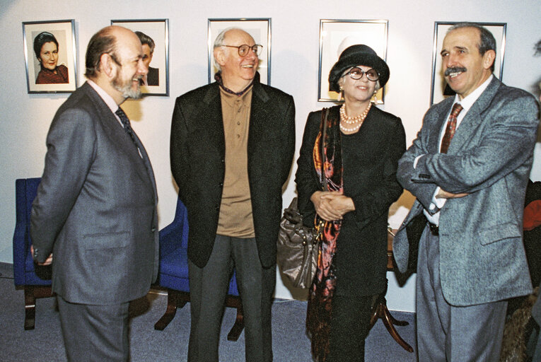 Foto 2: Jose Maria GIL-ROBLES GIL-DELGADO EP President meets with Dario FO Nobel Prize in Literature