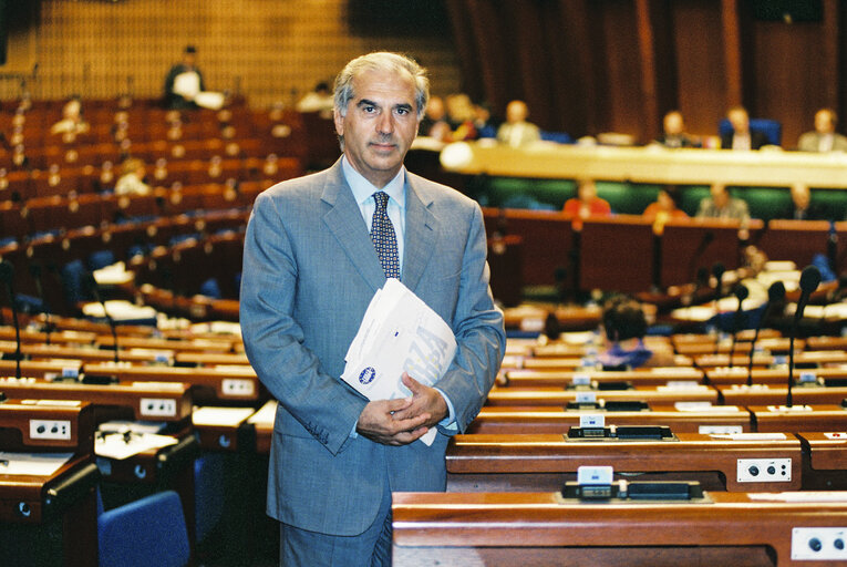 Suriet 10: Portrait of MEP Giacomo SANTINI in Strasbourg