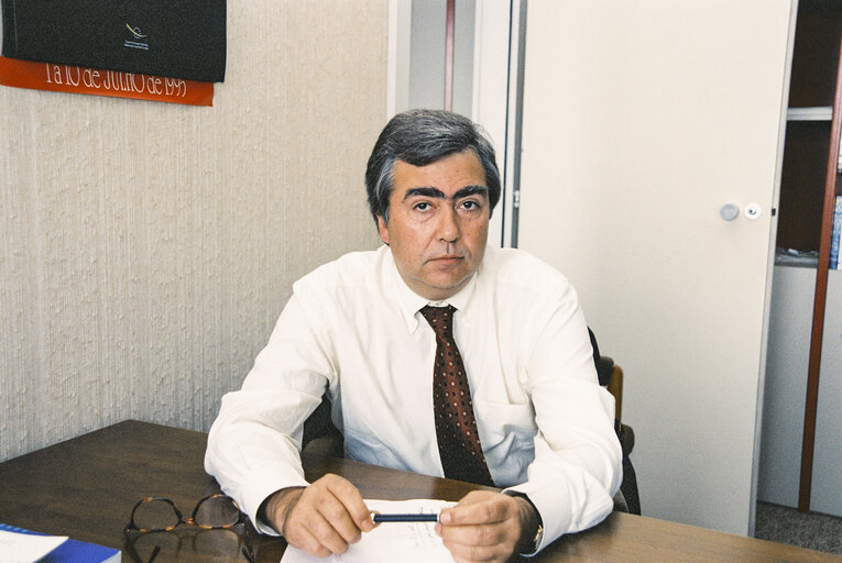 Снимка 2: MEP Joaquim MIRANDA at the European Parliament in Strasbourg