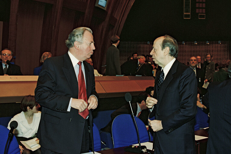 Jacques SANTER, EC President and Lamberto DINI, Italian Prime Minister during a session in Strasbourg in April 1996.