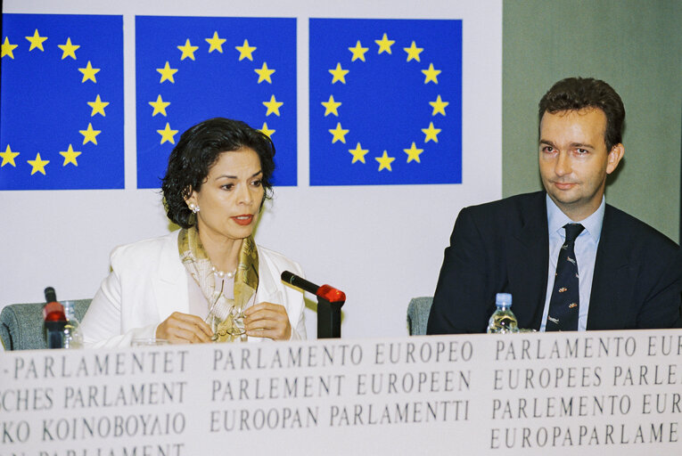 Foto 5: Press Conference on Kosovo