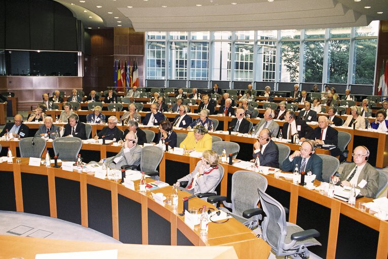 Foto 4: Group of the European People's Party meeting at the European Parliament in Brussels - Senior Citizens in the 21st century