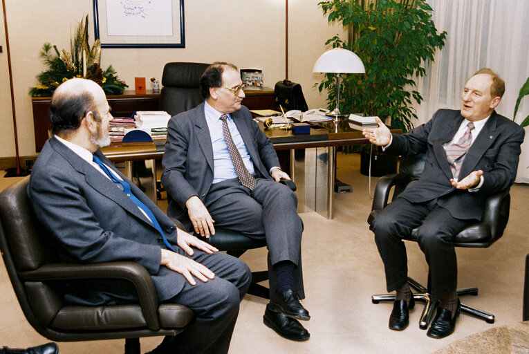 Fotografija 12: Meeting with Jose Maria GIL ROBLES GIL DELGADO EP President in his office at Strasbourg