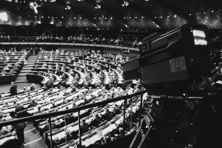 Foto 5: Hemicycle during the votes at the European Parliament in Strasbourg in october 1983