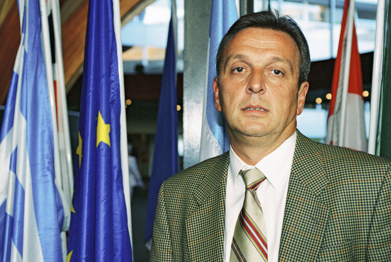 Φωτογραφία 2: Portrait of the MEP Mathieu GROSCH in Strasbourg in September 1996.