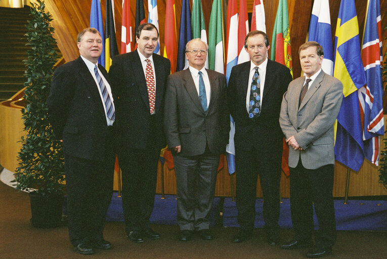 Fotografija 11: MEPs John Walls CUSHNAHAN, Alan Leslie GILLIS and John Joseph McCARTIN at the European Parliament in Strasbourg