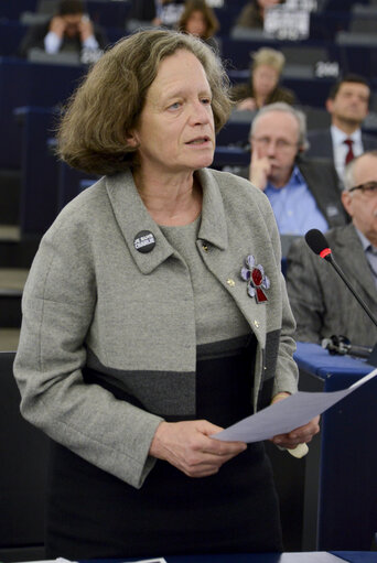 Foto 50: Plenary session week 3 2015 in Strasbourg-MEPs showing their support to the victims of the Paris terrorist attacks -  je suis Charlie