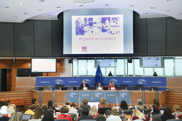Foto 16: Women in Science. Recommendations to improve Horizon Europe through a gender perspective.