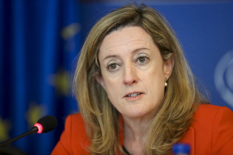 Foto 25: Women in Science. Recommendations to improve Horizon Europe through a gender perspective.