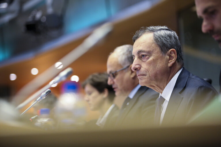 Foto 8: ECON Committee meeting. Monetary Dialogue with Mario DRAGHI, President of the European Central Bank.