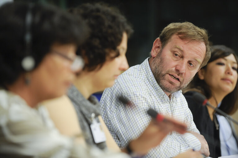 Fotografija 10: Press Conference by The Greens on the subject of North Sea Oil Drilling : EU is not Prepared for a Major Oil Spill.