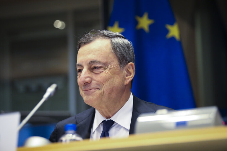 Valokuva 9: ECON Committee meeting. Monetary Dialogue with Mario DRAGHI, President of the European Central Bank.