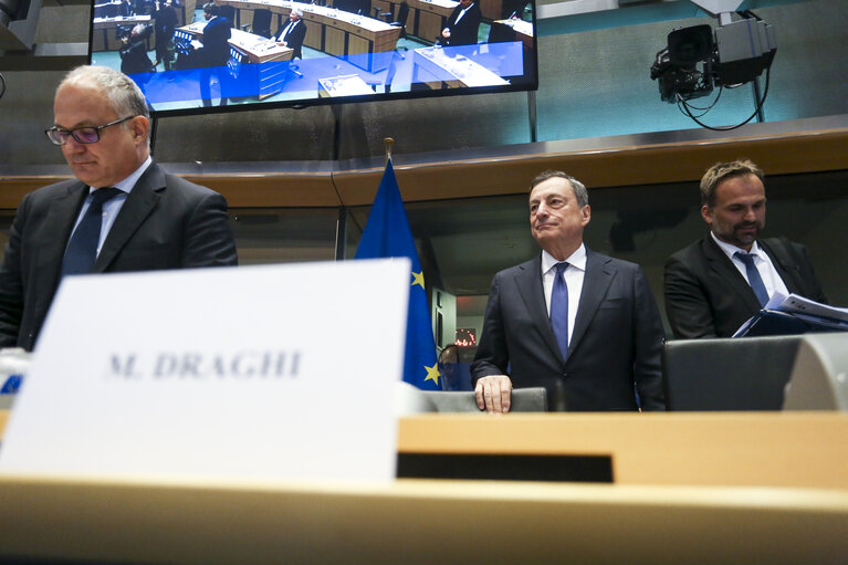 Valokuva 13: ECON Committee meeting. Monetary Dialogue with Mario DRAGHI, President of the European Central Bank.