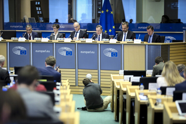 Foto 1: ECON Committee meeting. Monetary Dialogue with Mario DRAGHI, President of the European Central Bank.