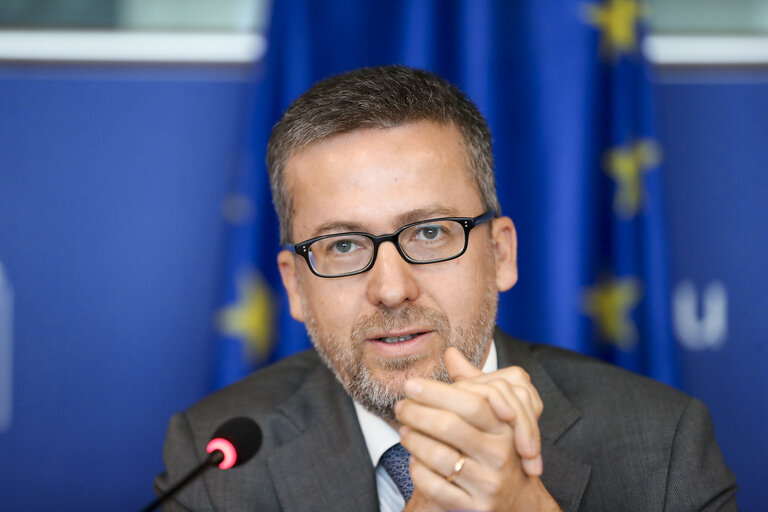 Foto 15: Women in Science. Recommendations to improve Horizon Europe through a gender perspective.