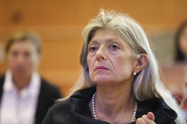 Foto 10: Women in Science. Recommendations to improve Horizon Europe through a gender perspective.