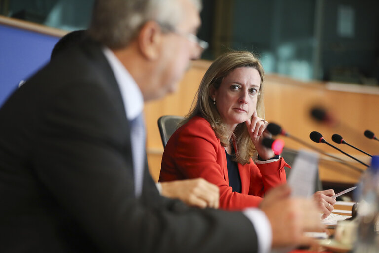 Foto 17: Women in Science. Recommendations to improve Horizon Europe through a gender perspective.