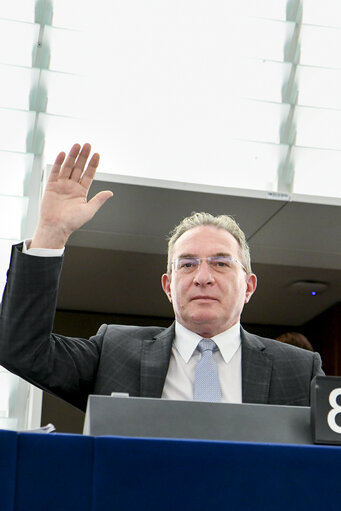 Photo 6: Iuliu WINKLER in the EP in Strasboourg