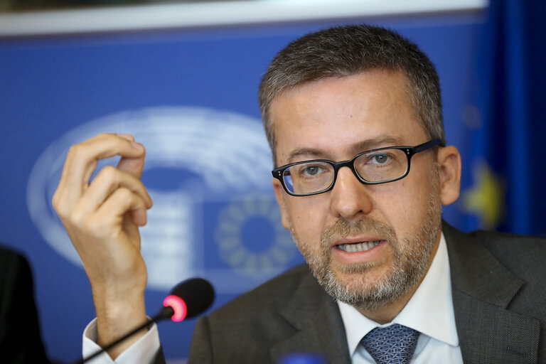 Foto 2: Women in Science. Recommendations to improve Horizon Europe through a gender perspective.