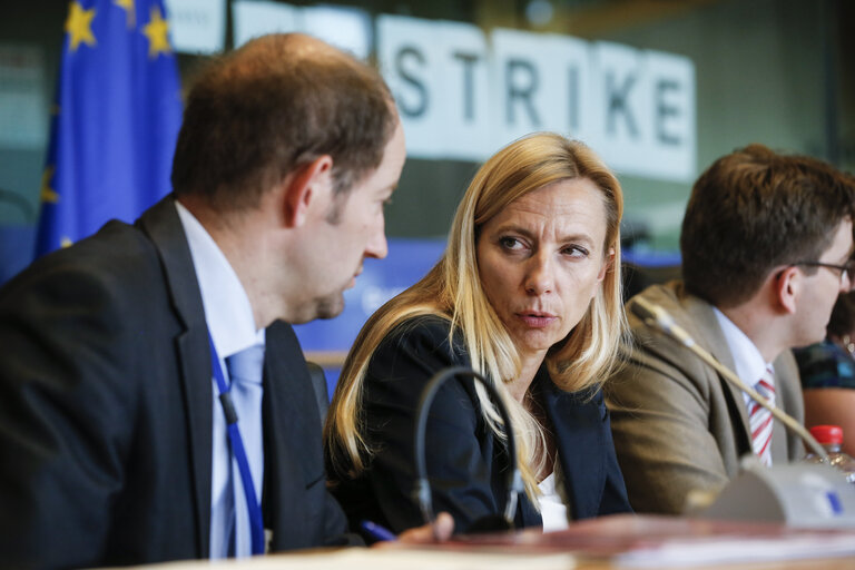 Zdjęcie 8: CULT committee meeting. Presentation of the priorities of the Austrian Presidency by Minister for Education, Heinz Faßmann, Minister for Youth, Juliane Bogner-Strauß, Minister for Culture, Gernot Blümel, and Minister for Sports, Heinz-Christian Strache