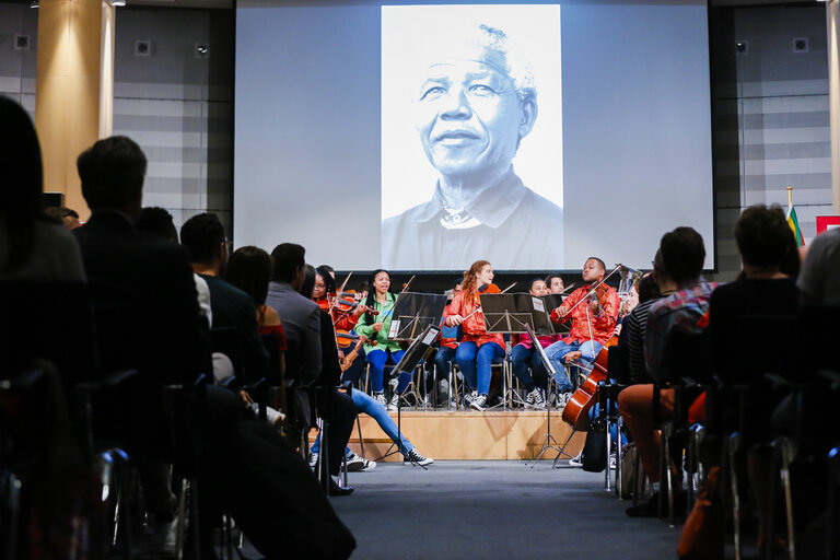 Foto 8: Celebration of the centenary of Nelson MANDELA by South Africa Miagi Youth Orchestra