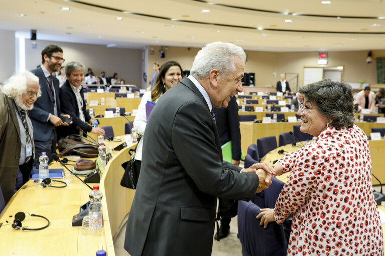 Foto 17: EC commisisoner receives Keynote Speaker EP Delegation for Relations with the United States