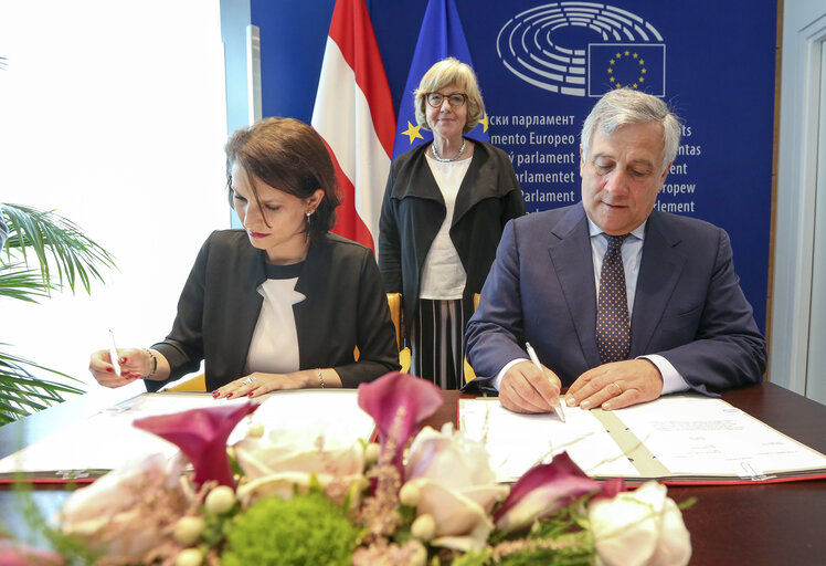 Foto 7: LEX Signing - MFA Ukraine, EASA Regulation, North Sea Multi-Annual Plan, South Pacific Regional Fisheries Management Organisation Regulation, Baltic Sea Regulation, Insolvency Proceedings Regulation, Inland Waterways Statistics Regulation