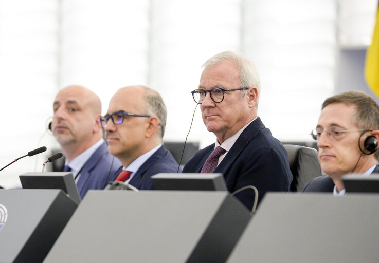 Photo 13: Plenary session - 2019 budget - Trilogue mandate