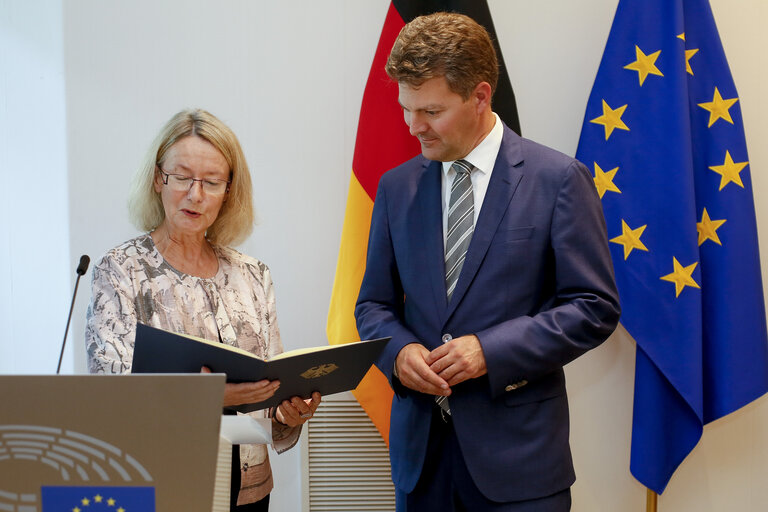 Foto 15: Presentation of the Bundesverdienstkreuz to current and former German Members of the EP