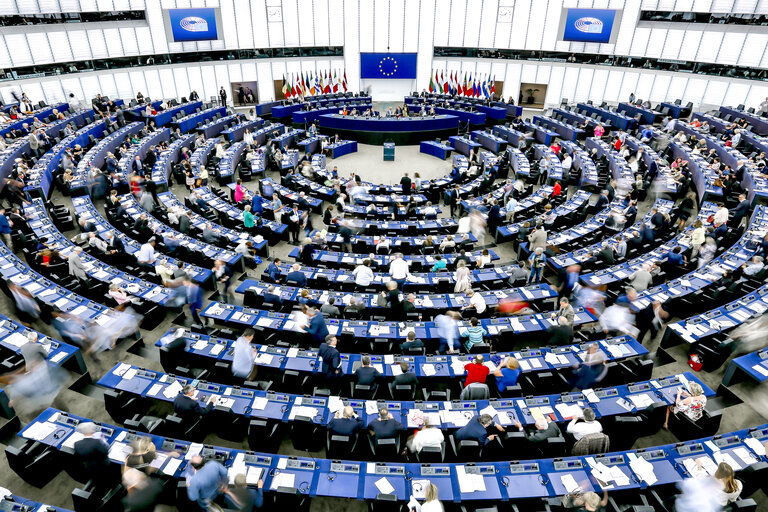 Photo 2 : Stockshots of the hemicycle of the EP in Strasbourg