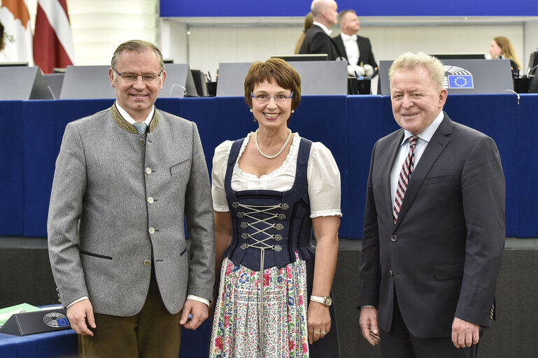 EP Plenary session - Resumption of session and order of business