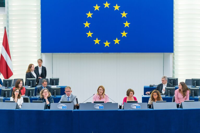 Foto 22: EP Plenary session.- Resumption of session and order of business