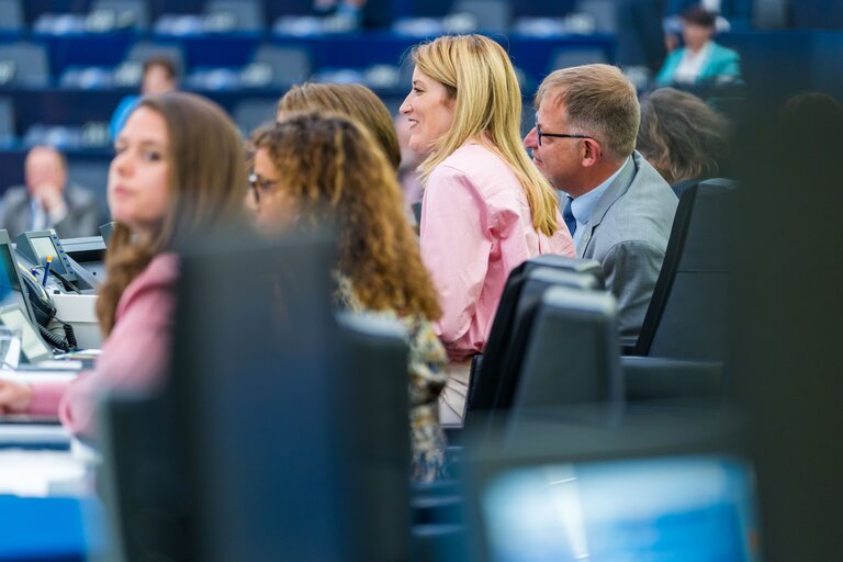 Foto 20: EP Plenary session.- Resumption of session and order of business