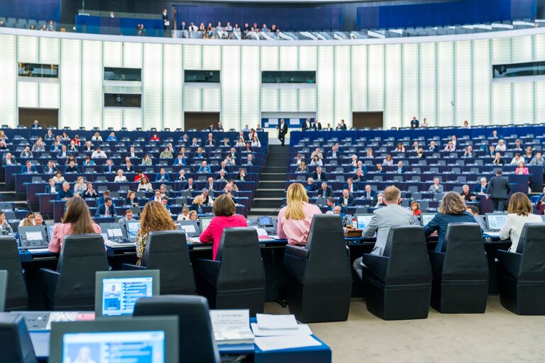 Foto 18: EP Plenary session.- Resumption of session and order of business