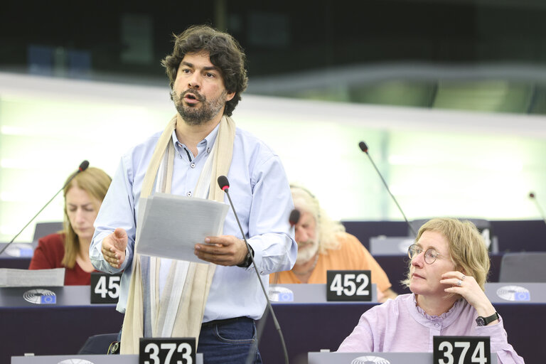 Photo 25 : EP Plenary session - One minute speech