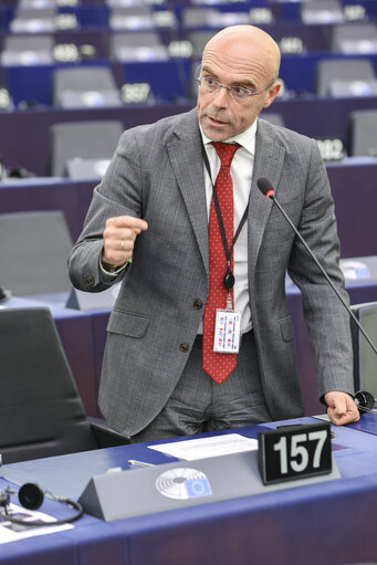 Photo 17 : EP Plenary session - One minute speech