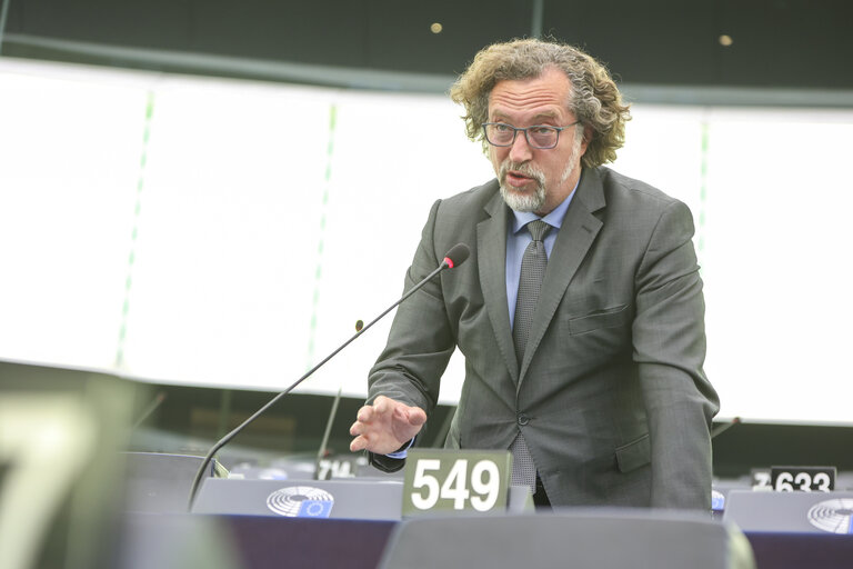 Photo 14 : EP Plenary session - One minute speech