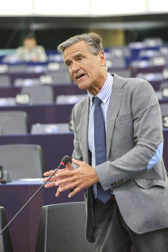 Photo 10 : EP Plenary session - One minute speech