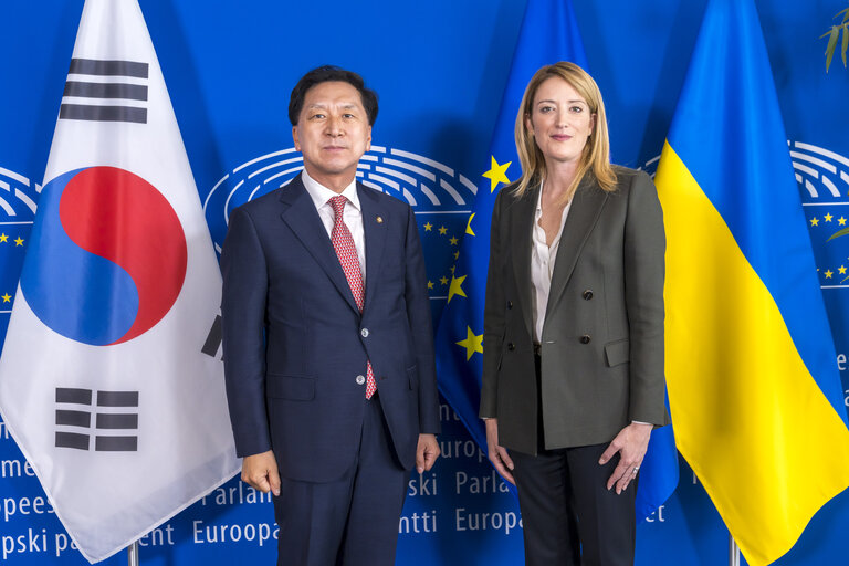 Roberta METSOLA, EP President meets with Special Envoy of Korea to EU