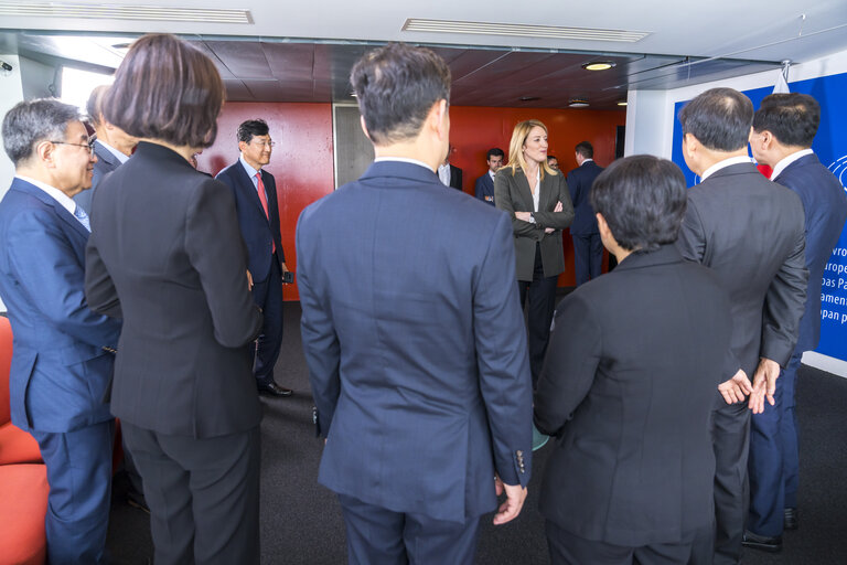 Roberta METSOLA, EP President meets with Special Envoy of Korea to EU